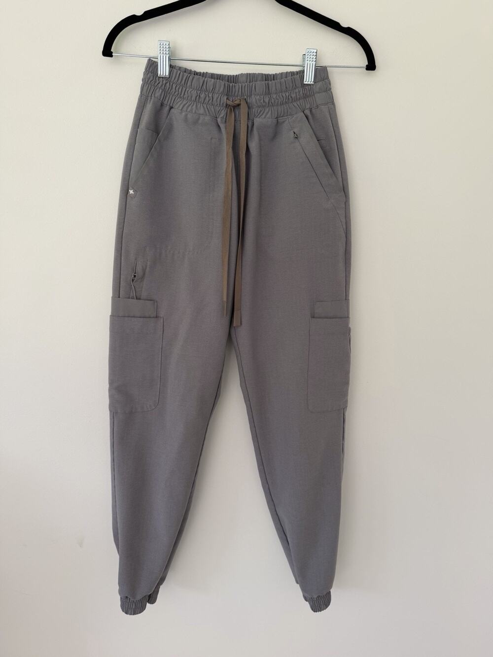 FIGS Charlotte 21 Pocket Slim Scrub Pants XS Petite Gray Cargo Jogger Rare